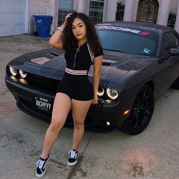 Meet your Posher, Liza - Picture 3 of 3